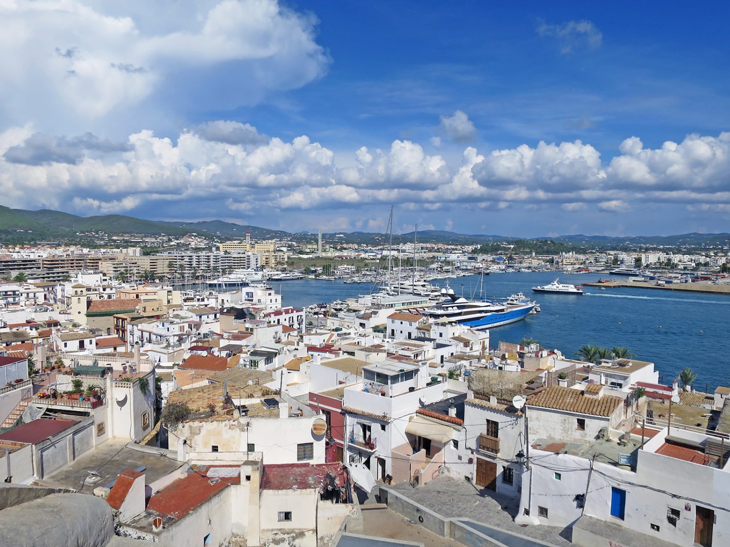 Partyhotels auf Ibiza: Clubben, feiern, tanzen, übernachten