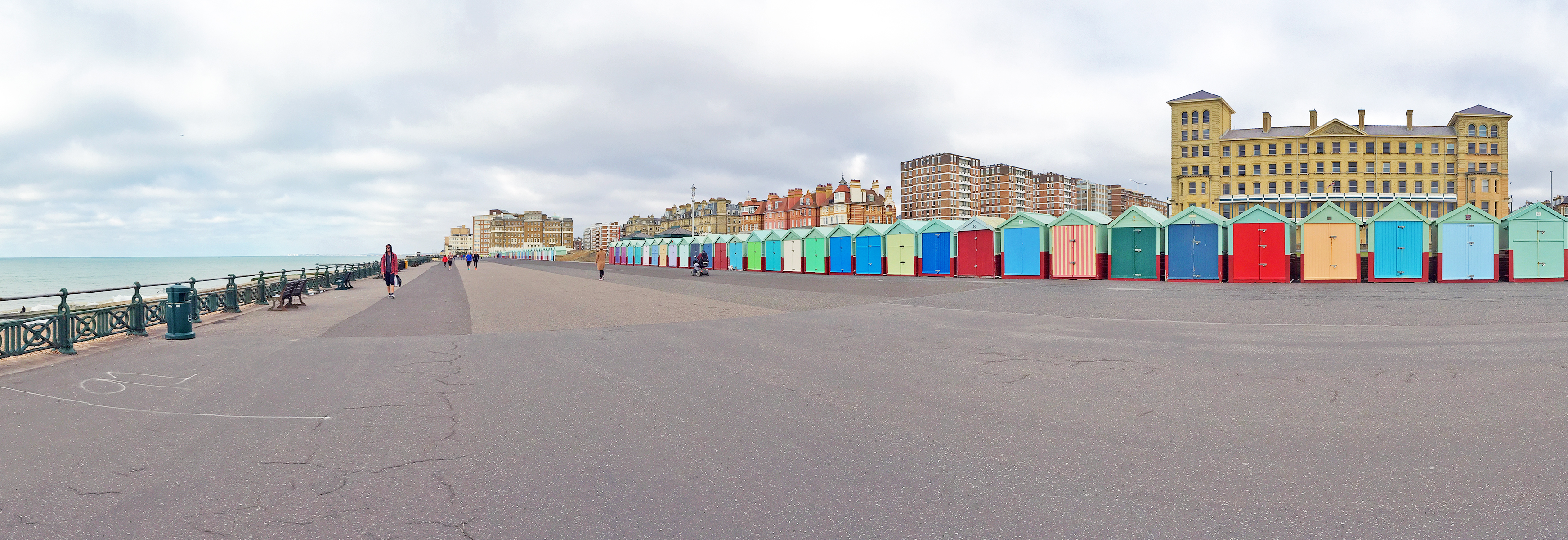 Brighton Beach Huts: Wie die bunten Badehütten im britischen Seebad Brighton zum Kult wurden