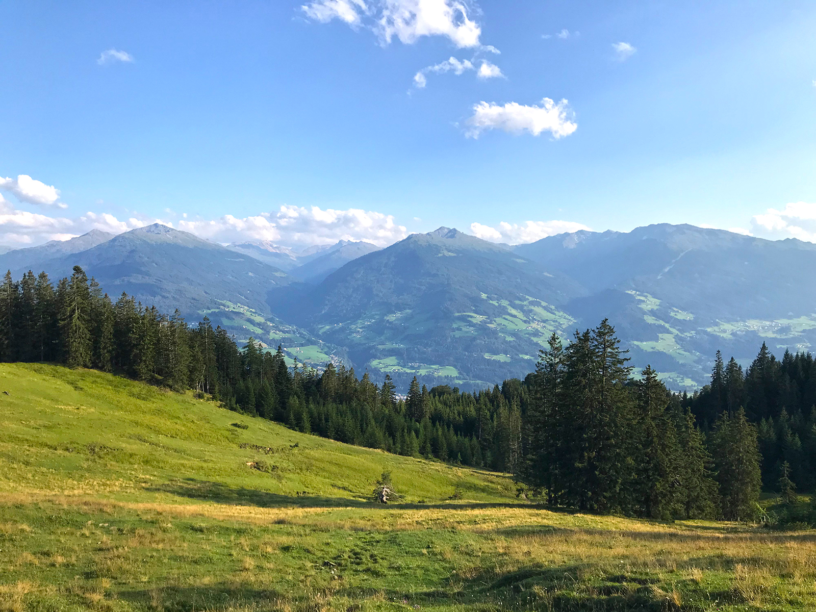 Highlights in Hall-Wattens: Wo sich Kristalle, Kraftorte und Karwendel in Hall-Wattens begegnen