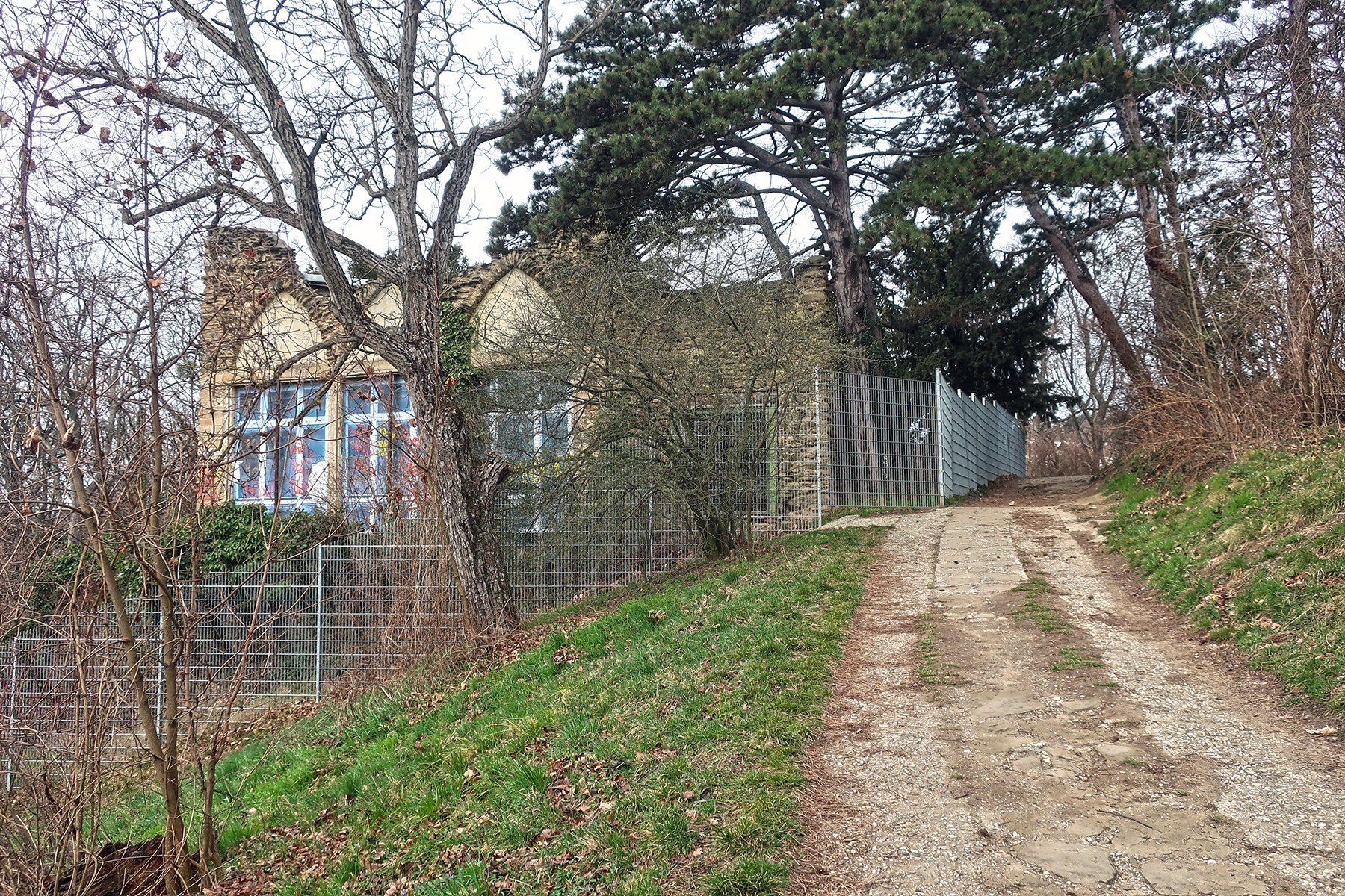 Lost Places in Wien: Die Ruinenvilla im Dehnepark in Wien