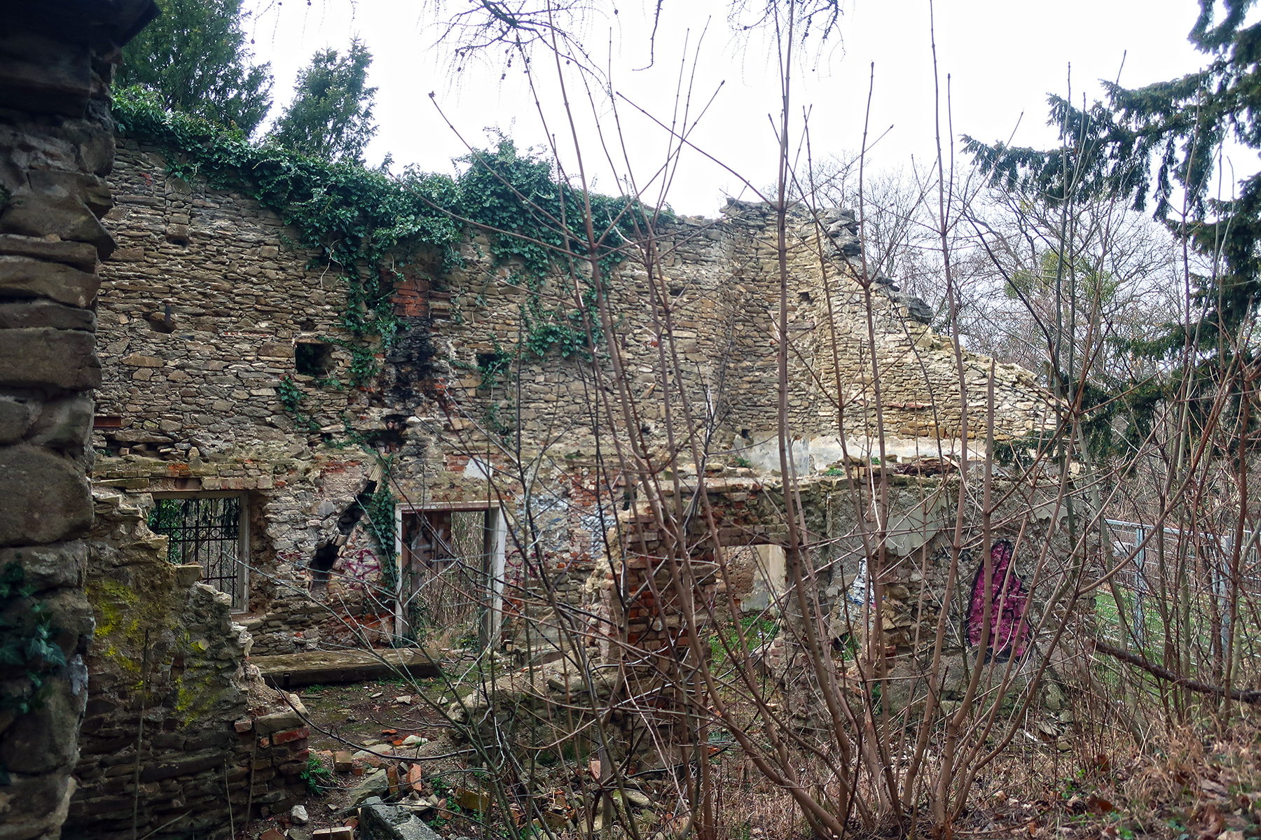 Lost Places in Wien: Die Ruinenvilla im Dehnepark in Wien