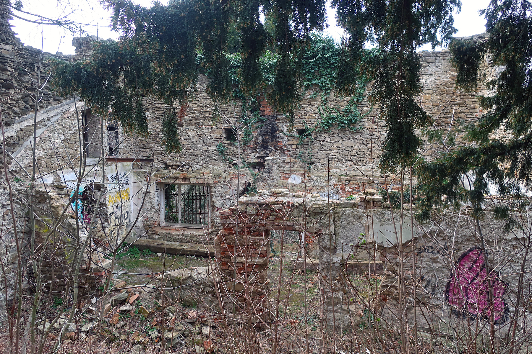 Lost Places in Wien: Die Ruinenvilla im Dehnepark in Wien
